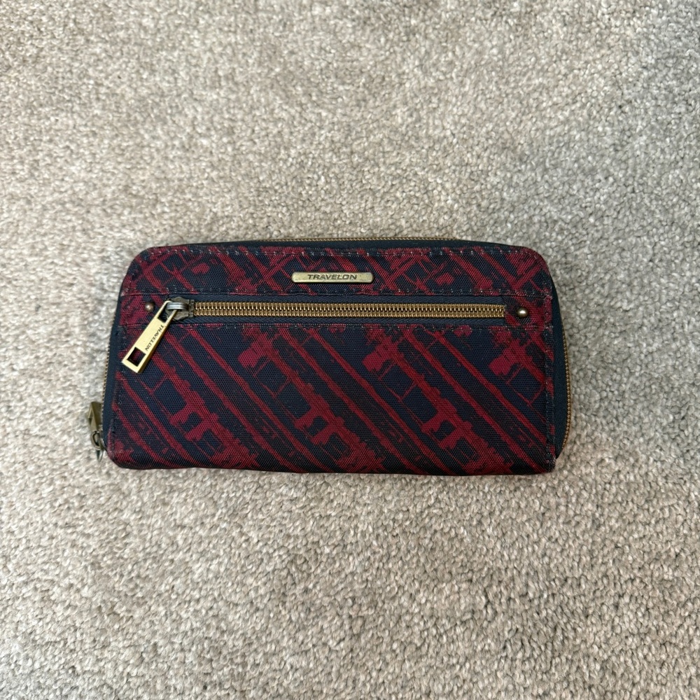 Travelon Safe ID RFID Blocking Burgundy Navy Zip Around Wallet Travel Vacation